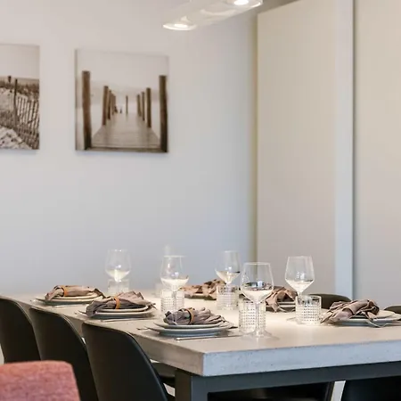 Huswell - Sea View With Parking Apartment